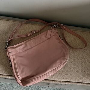 coach baby pink leather shoulder bag 💕